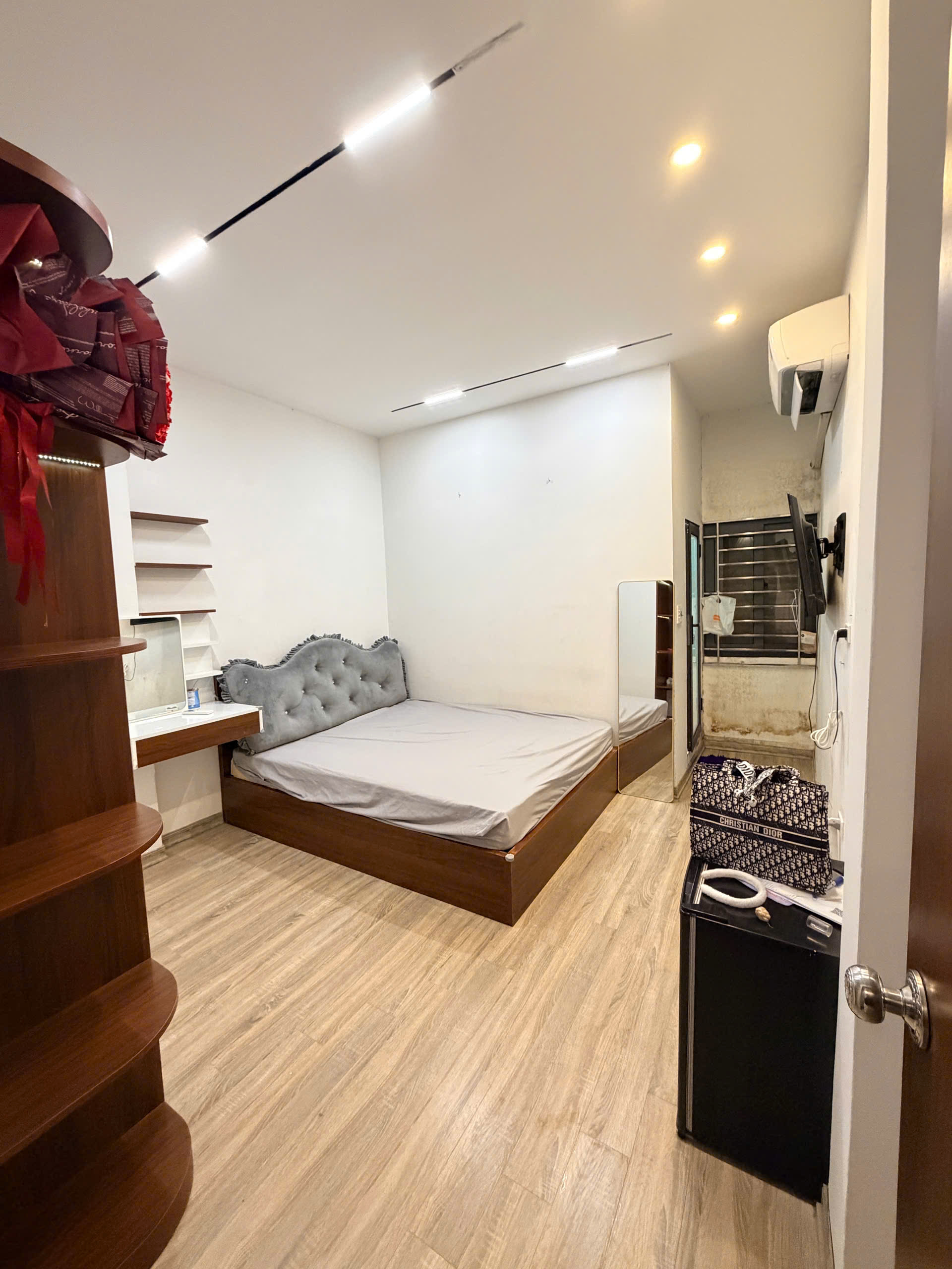 Nhà đẹp, full đồ Văn Hương, Tôn Đức Thắng - Đống Đa 26m2 x 4 tầng giá 10 triệu/tháng