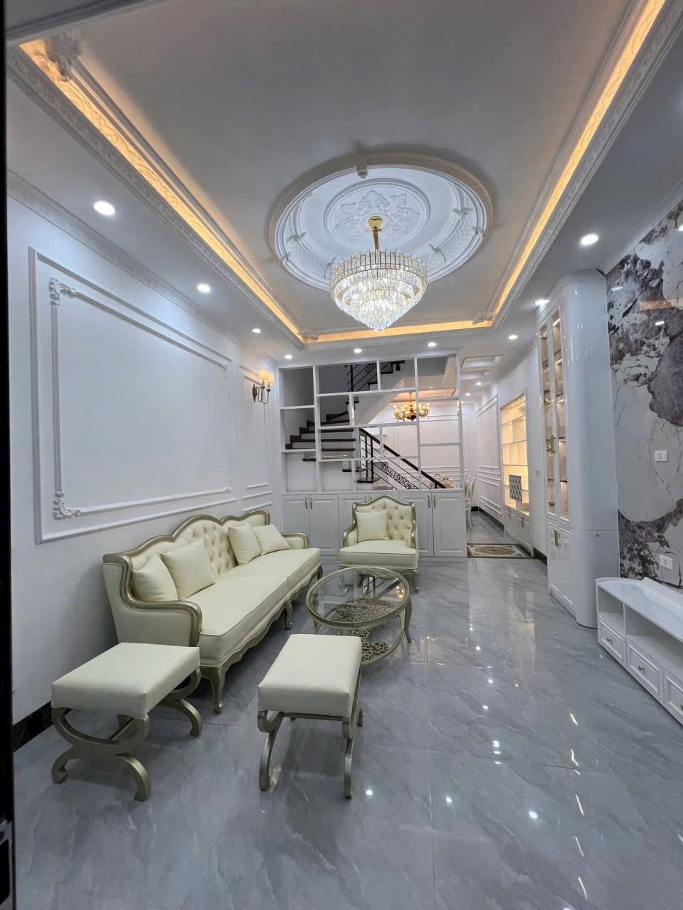 Bán nhà Thịnh Quang, Đống Đa 47m2, 5 tầng, mặt tiền 4.5m