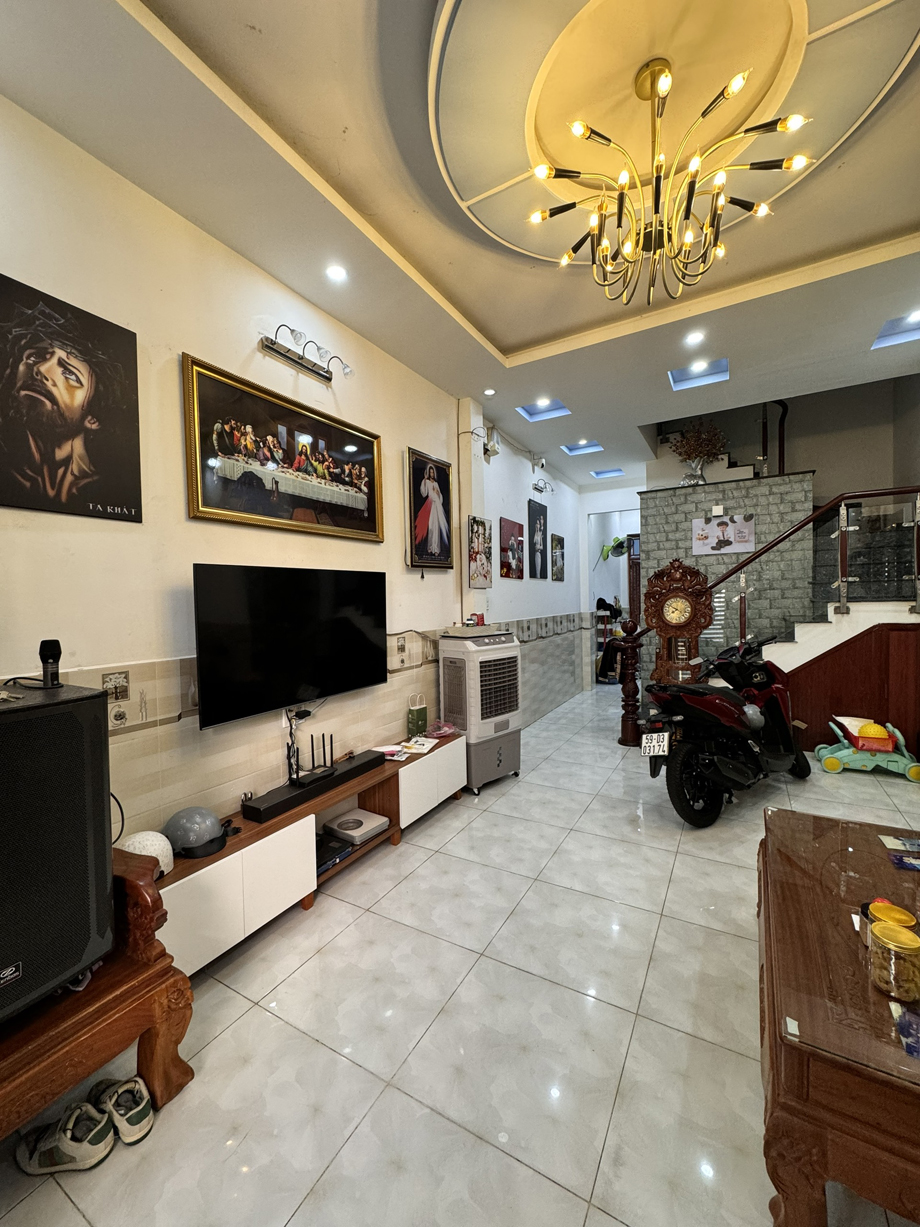 Kẹt tiền bán gấp nhà Hậu Giang, Phường 12, Quận 6, giá 5,5 tỷ bớt lộc, diện tích 50m2