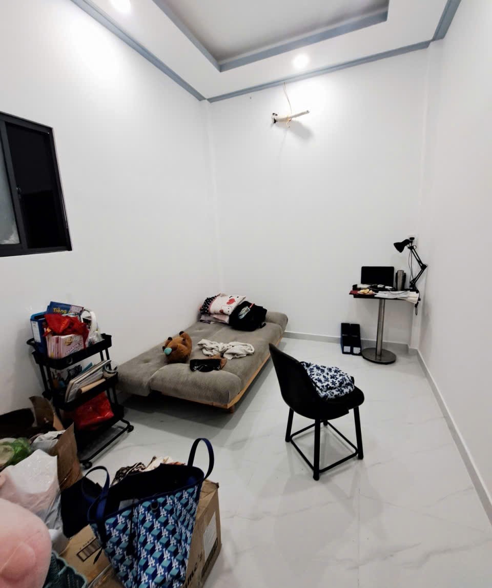 Nhà mới hẻm ô tô thông, gần Uỷ ban quận Tân Phú, giá 3,95 tỷ