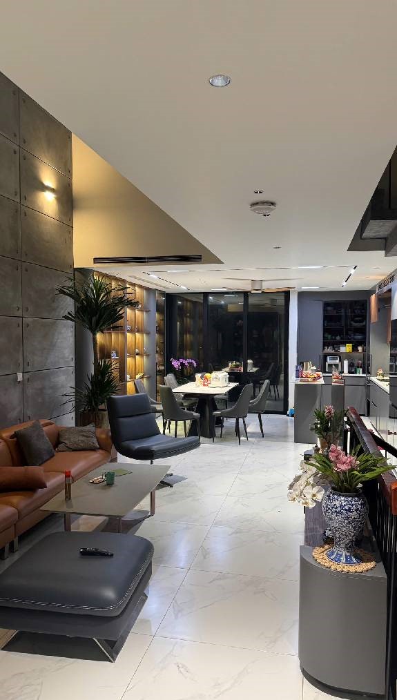 Bán nhà Đặng Tiến Đông, ô tô cất nhà, gần hồ Hoàng Cầu, mặt tiền rộng bề thế, 82m2