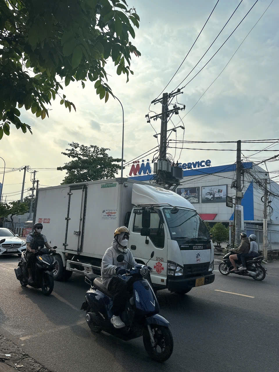 Bán gấp nhà 5 lầu có hầm thang máy ngang 18m 450m2 hẻm 10m Kha Vạn Cân gần chợ Thủ Đức 35 tỷ