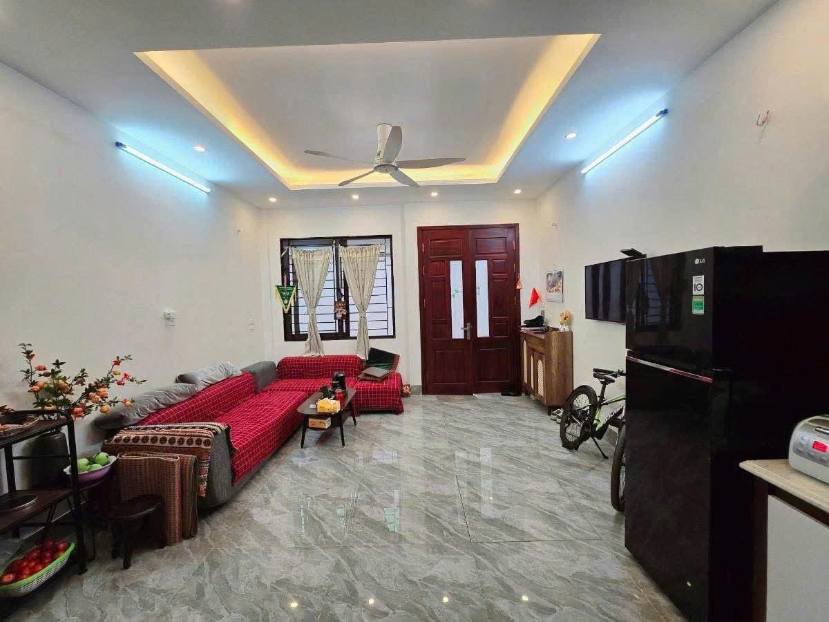 Cho thuê nhà riêng đường Cầu Giấy 30m2 x 5 tầng, 3 ngủ 4 vệ sinh giá 16 triệu/tháng nhà đẹp, full đồ