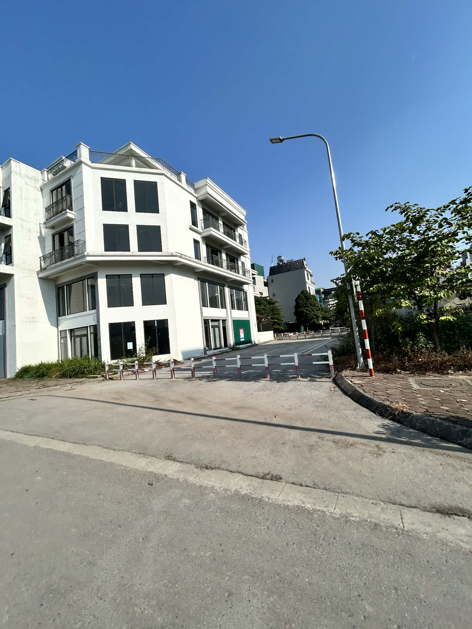 Bán nhà nguyên căn 2 mặt phố 5 tầng mặt phố Nguyễn Mậu Tài kinh doanh tốt, đầu tư tiềm năng