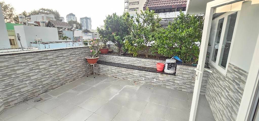 Sát mặt tiền Bà Hạt, 5 tầng, nội thất cao cấp, căn góc thoáng, 6 phòng, gần chợ Nguyễn Tri Phương