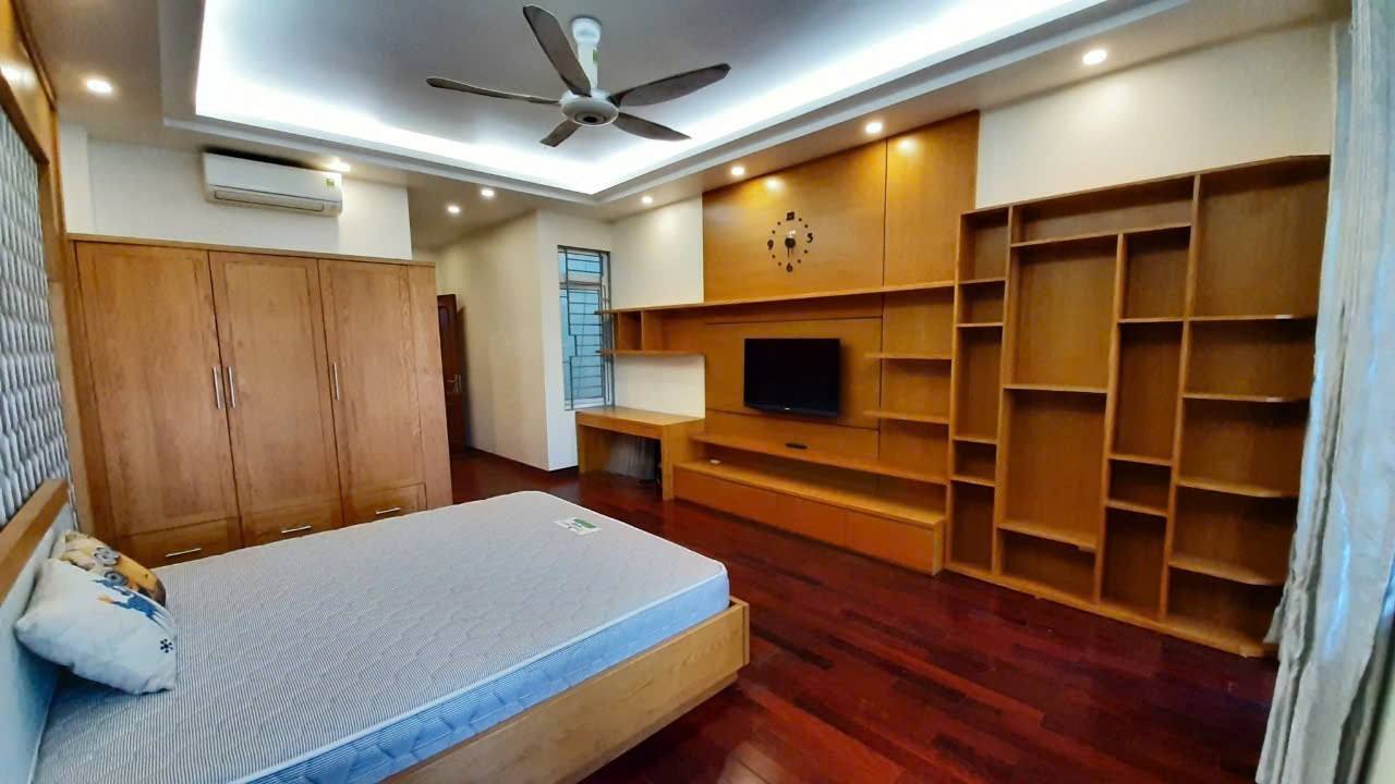 Bán nhà mặt đường Hoàng Hoa Thám, 109m2, 5 tầng, 47,5 tỷ