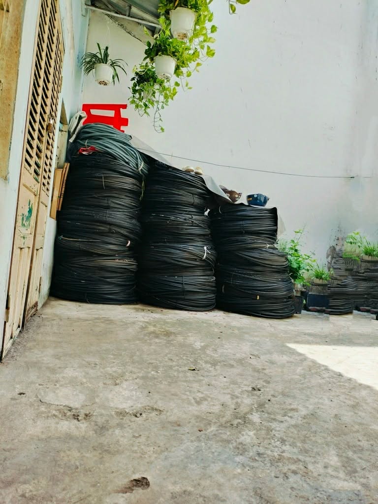 Bán nhà Lạc Long Quân, không quy hoạch, không lộ giới, diện tích 69m2, giá 4,3 tỷ