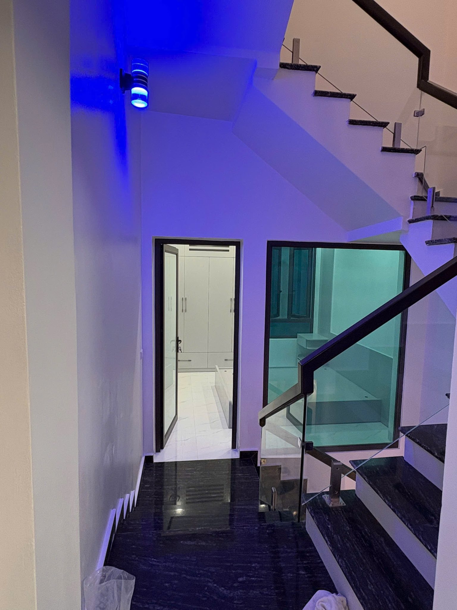 Bán căn nhà 3 tầng mặt ngõ ô tô phố Bình Lộc, Tân Bình, 41.5m2, 3 ngủ, chỉ 2.93 tỷ