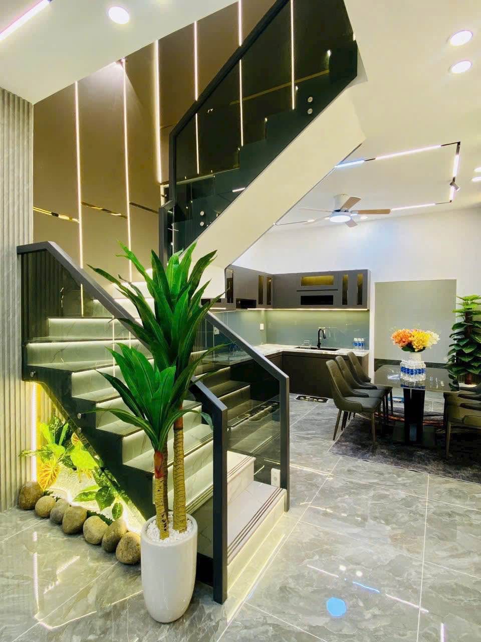 Bán nhà riêng tại Phạm Viết Chánh, diện tích 48m2, Bình Thạnh, nhiều tiện ích, giá 2,9 tỷ