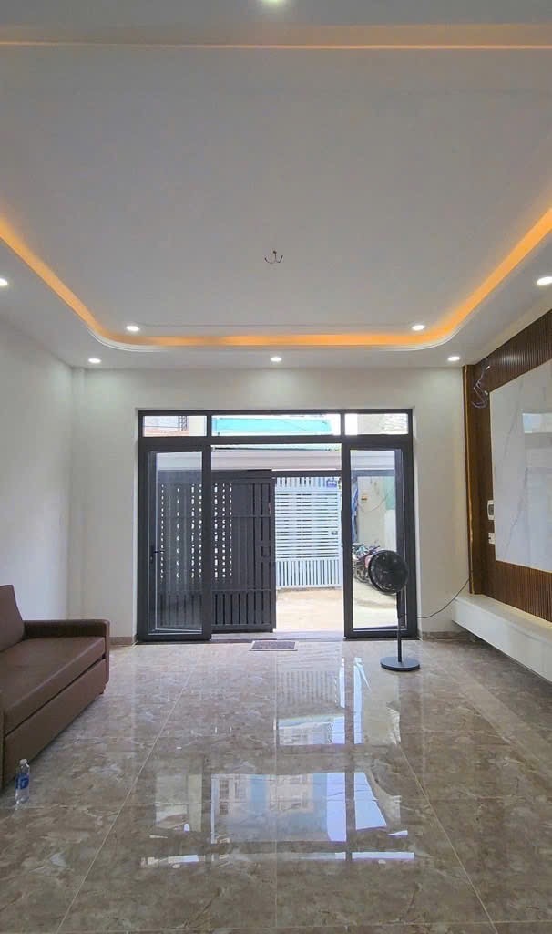 Nhà Tăng Nhơn Phú A, diện tích 75m2, giá 6,8 tỷ khu dân cư an ninh, 3 phòng ngủ