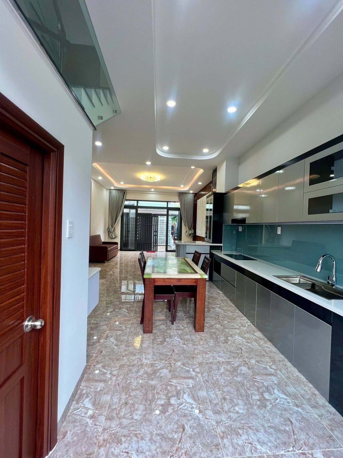 Nhà Tăng Nhơn Phú A, diện tích 75m2, giá 6,8 tỷ khu dân cư an ninh, 3 phòng ngủ