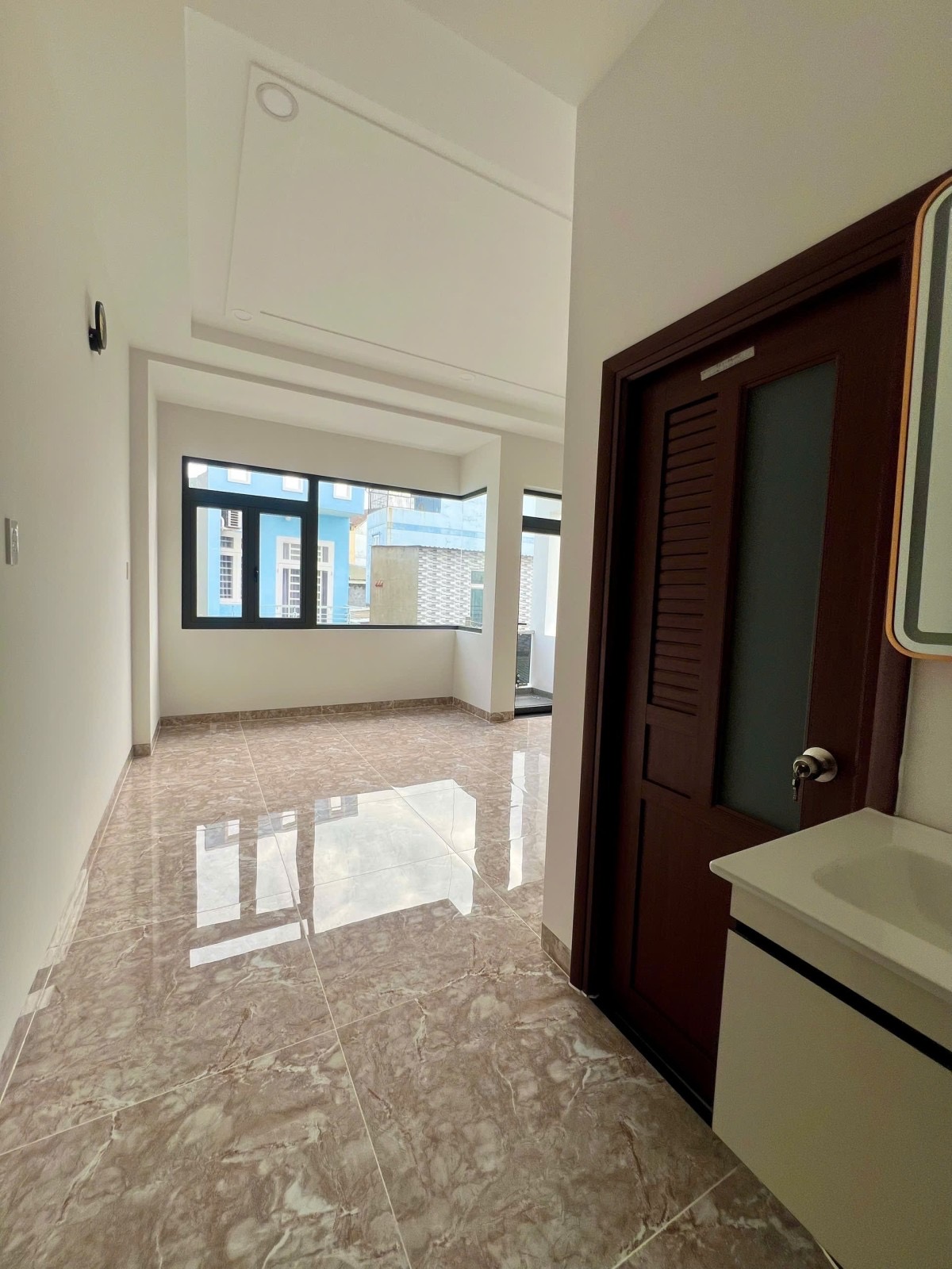 Nhà Tăng Nhơn Phú A, diện tích 75m2, giá 6,8 tỷ khu dân cư an ninh, 3 phòng ngủ