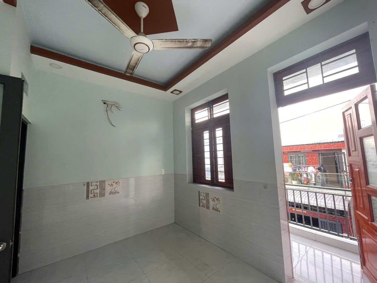 2 căn liền kề đường Lò Lu, diện tích 121m2, hẻm xe hơi quay đầu, nhà 4 lầu giá bán 9,5 tỷ