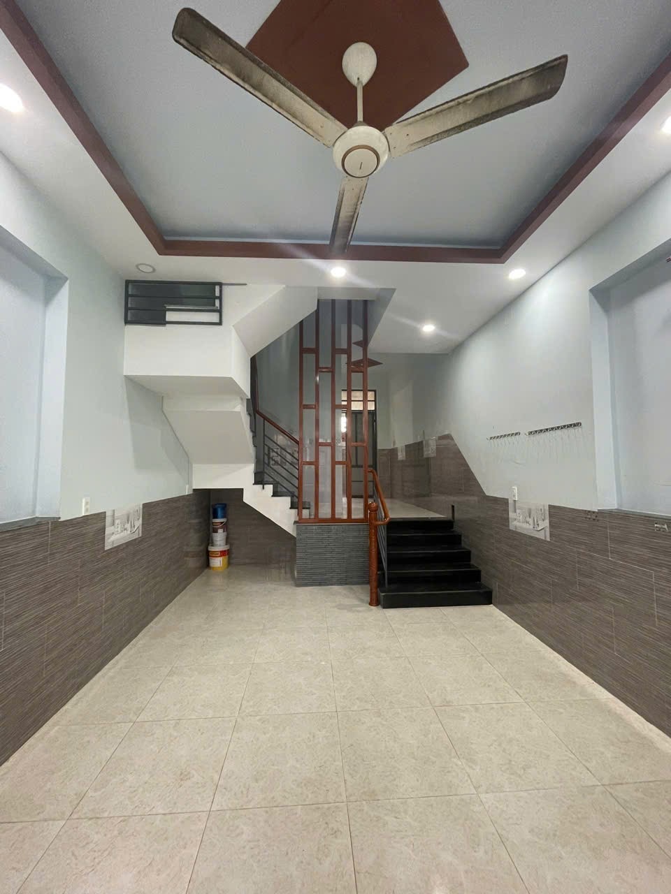 2 căn liền kề đường Lò Lu, diện tích 121m2, hẻm xe hơi quay đầu, nhà 4 lầu giá bán 9,5 tỷ