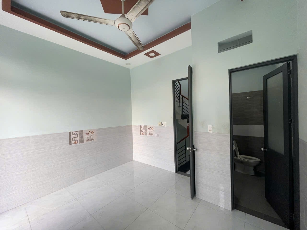 2 căn liền kề đường Lò Lu, diện tích 121m2, hẻm xe hơi quay đầu, nhà 4 lầu giá bán 9,5 tỷ