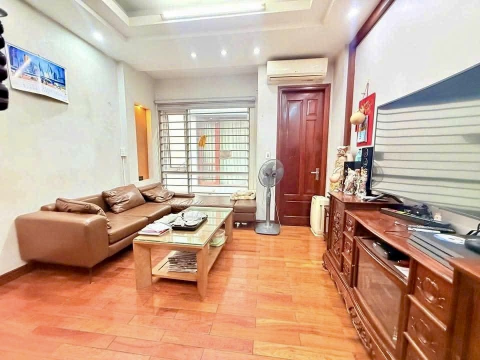 Bán nhà Nguyễn Văn Huyên, Cầu Giấy, 53m2 - 5 tầng - 6 ngủ - Ngõ rộng thoáng - 13.8 tỷ