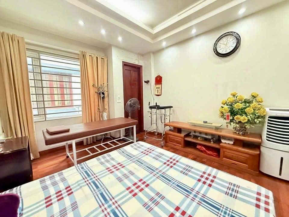 Bán nhà Nguyễn Văn Huyên, Cầu Giấy, 53m2 - 5 tầng - 6 ngủ - Ngõ rộng thoáng - 13.8 tỷ