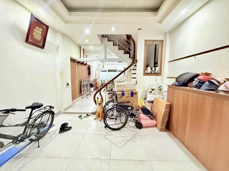 Bán nhà Nguyễn Văn Huyên, Cầu Giấy, 53m2 - 5 tầng - 6 ngủ - Ngõ rộng thoáng - 13.8 tỷ