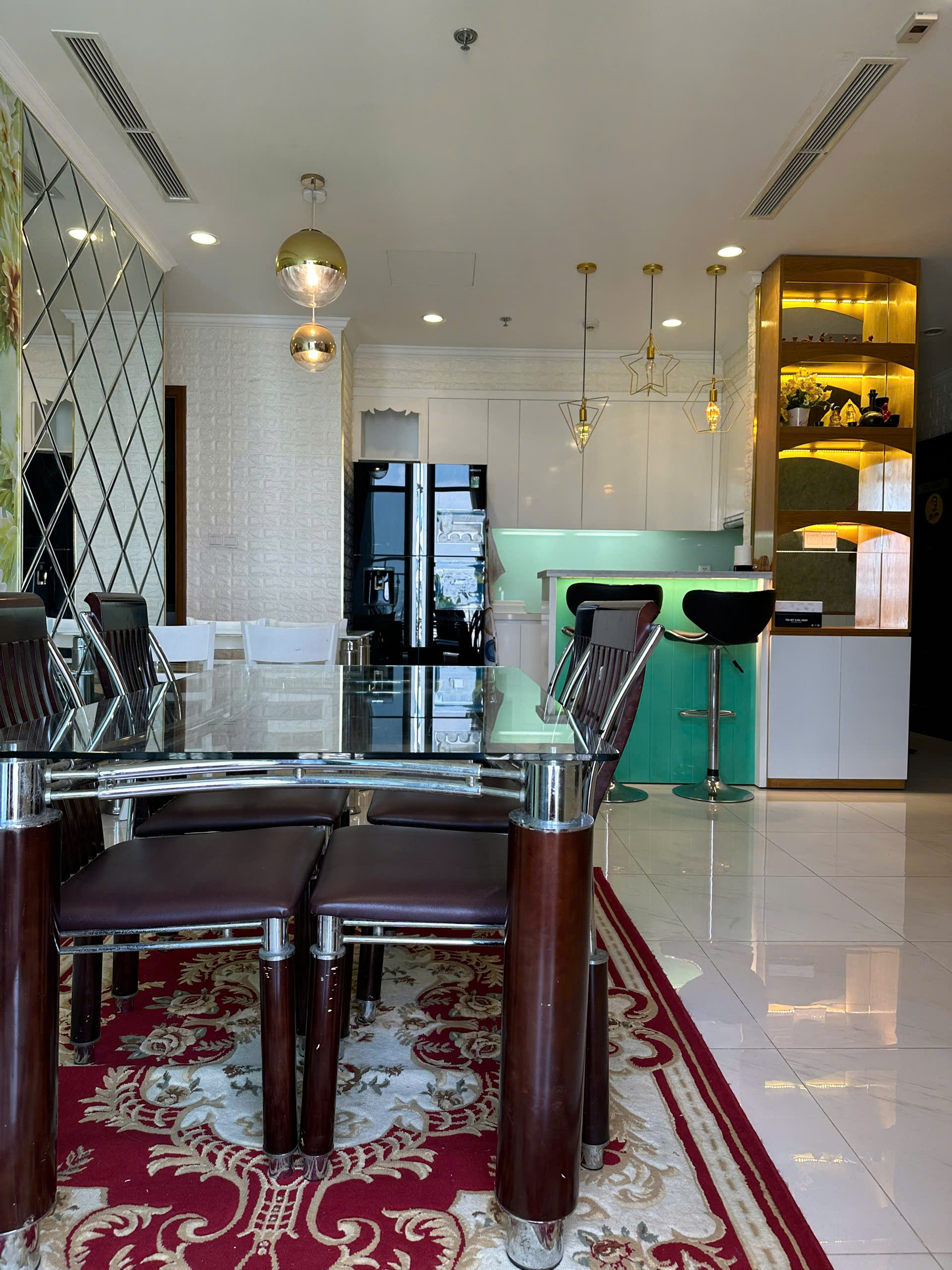 Bán căn hộ cách 3 bước chân đến Landmark 81, trong khu Vinhomes Central Park, Bình Thạnh