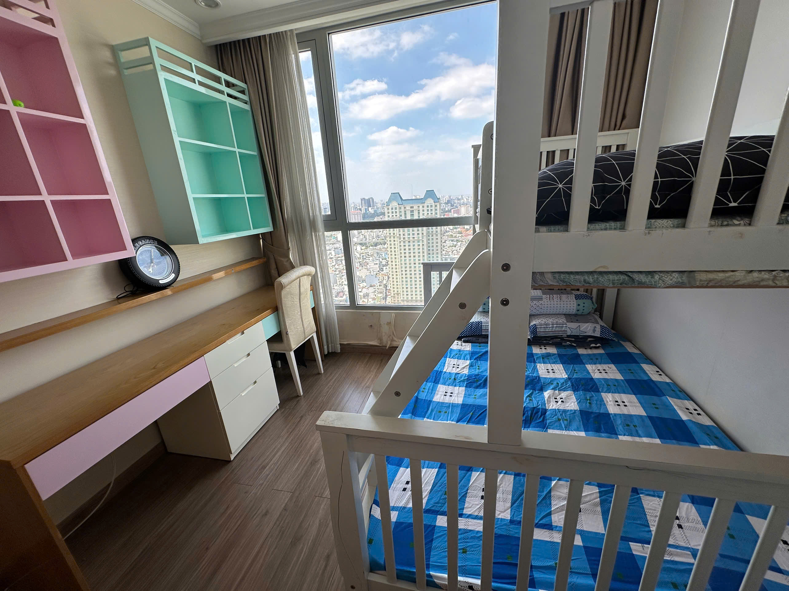 Bán căn hộ cách 3 bước chân đến Landmark 81, trong khu Vinhomes Central Park, Bình Thạnh