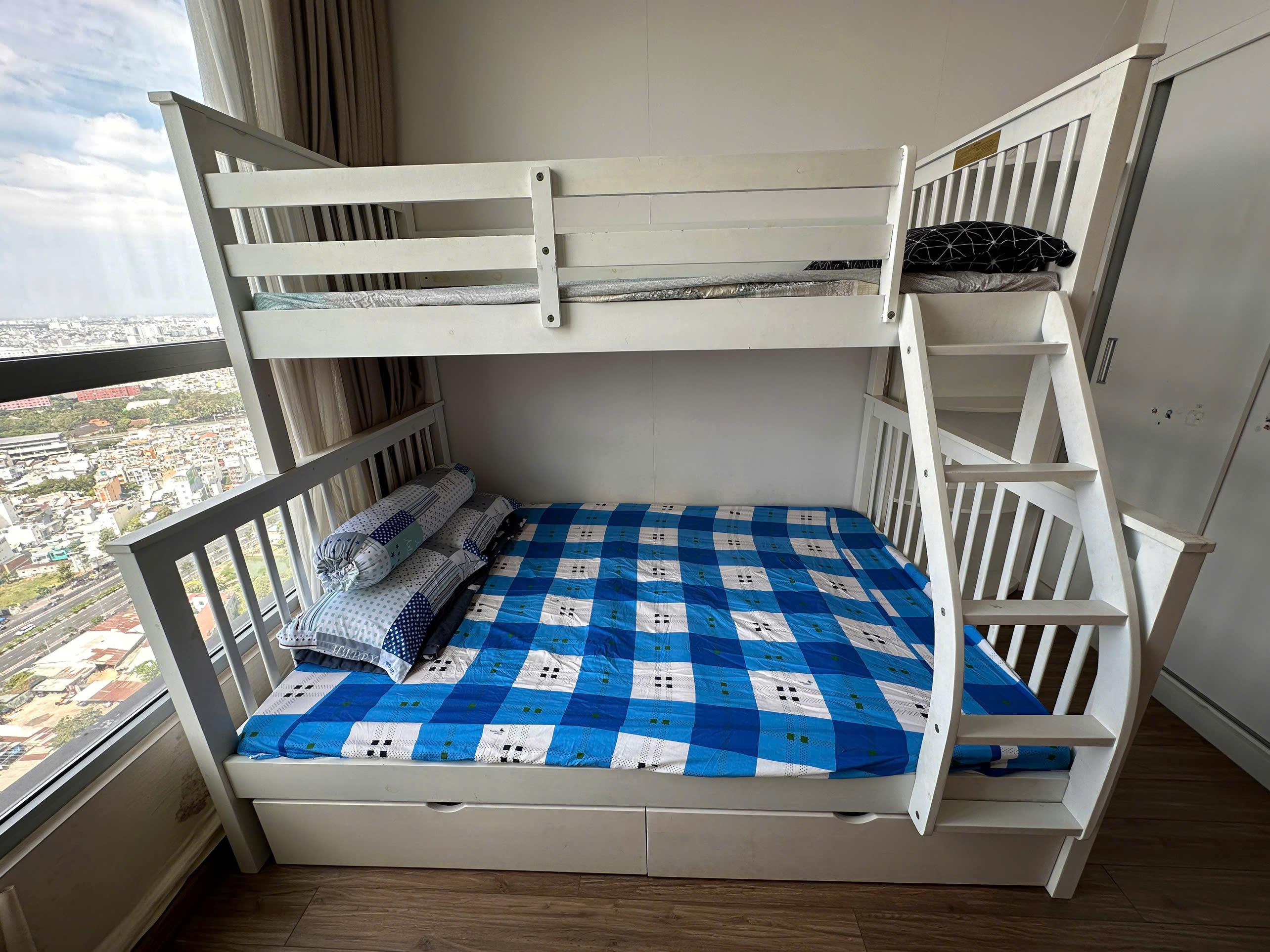 Bán căn hộ cách 3 bước chân đến Landmark 81, trong khu Vinhomes Central Park, Bình Thạnh