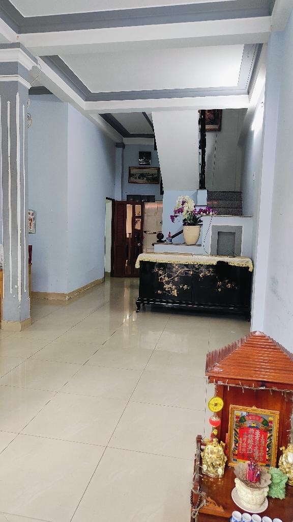 Nhà mặt tiền đường 10 Tăng Nhơn Phú B, diện tích 8461m2, nhà 2 lầu, 3 phòng ngủ, cho thuê giá tốt