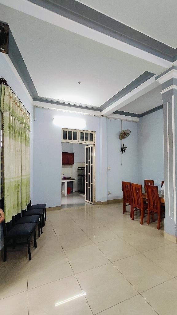 Nhà mặt tiền đường 10 Tăng Nhơn Phú B, diện tích 8461m2, nhà 2 lầu, 3 phòng ngủ, cho thuê giá tốt