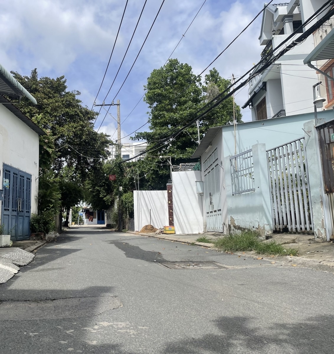 Nhà mặt tiền đường 10 Tăng Nhơn Phú B, diện tích 8461m2, nhà 2 lầu, 3 phòng ngủ, cho thuê giá tốt