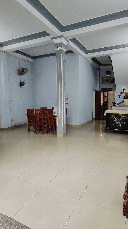 Nhà mặt tiền đường 10 Tăng Nhơn Phú B, diện tích 8461m2, nhà 2 lầu, 3 phòng ngủ, cho thuê giá tốt