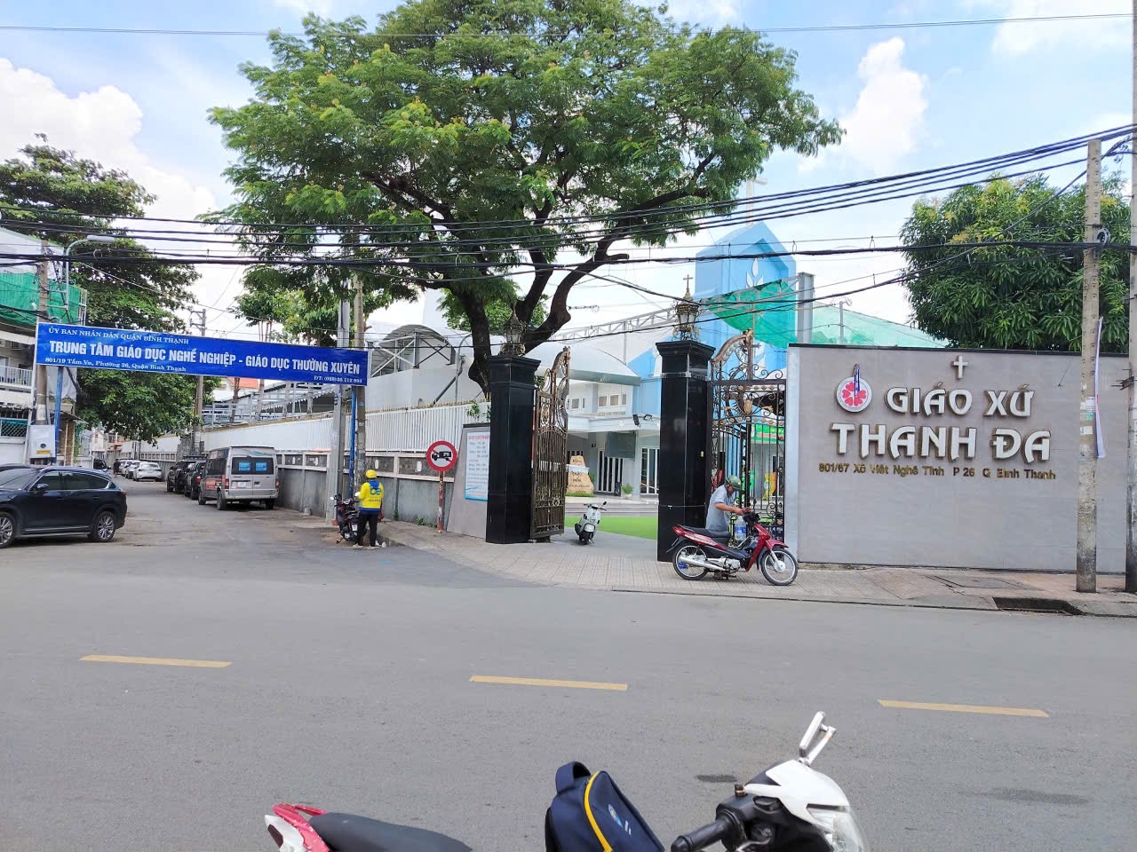 Bán nhà ngay công viên Tầm Vu - giáo xứ Thanh Đa, 111m2 - 6 tầng - giá 13.5 tỷ thương lượng