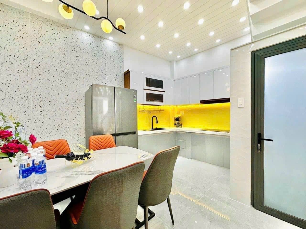 Bán nhà riêng tại Trường Chinh, Tân Bình, 48 m2, view đẹp, uy tín, giá bán 3,6 tỷ