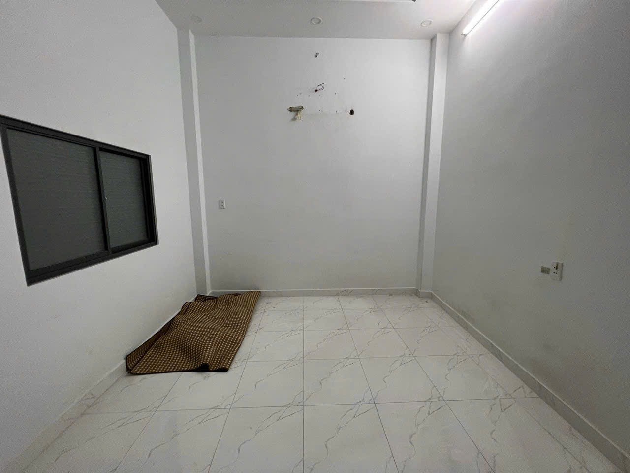 Cần tiền bán gấp nhà Hồ Văn Huê, phường 9, Phú Nhuận, diện tích 45m2, giá bán 3,2 tỷ