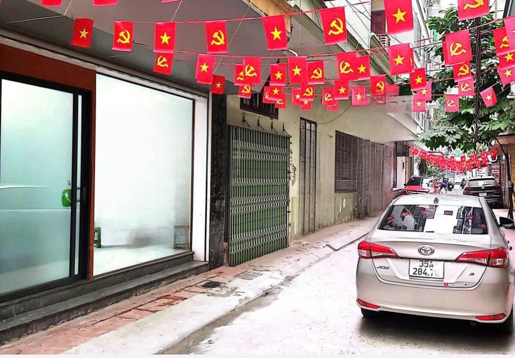 Cho thuê nhà Trần Quốc Hoàn, Cầu Giấy 35m2 x 5 tầng giá 15 triệu/tháng ô tô tránh, dừng đỗ