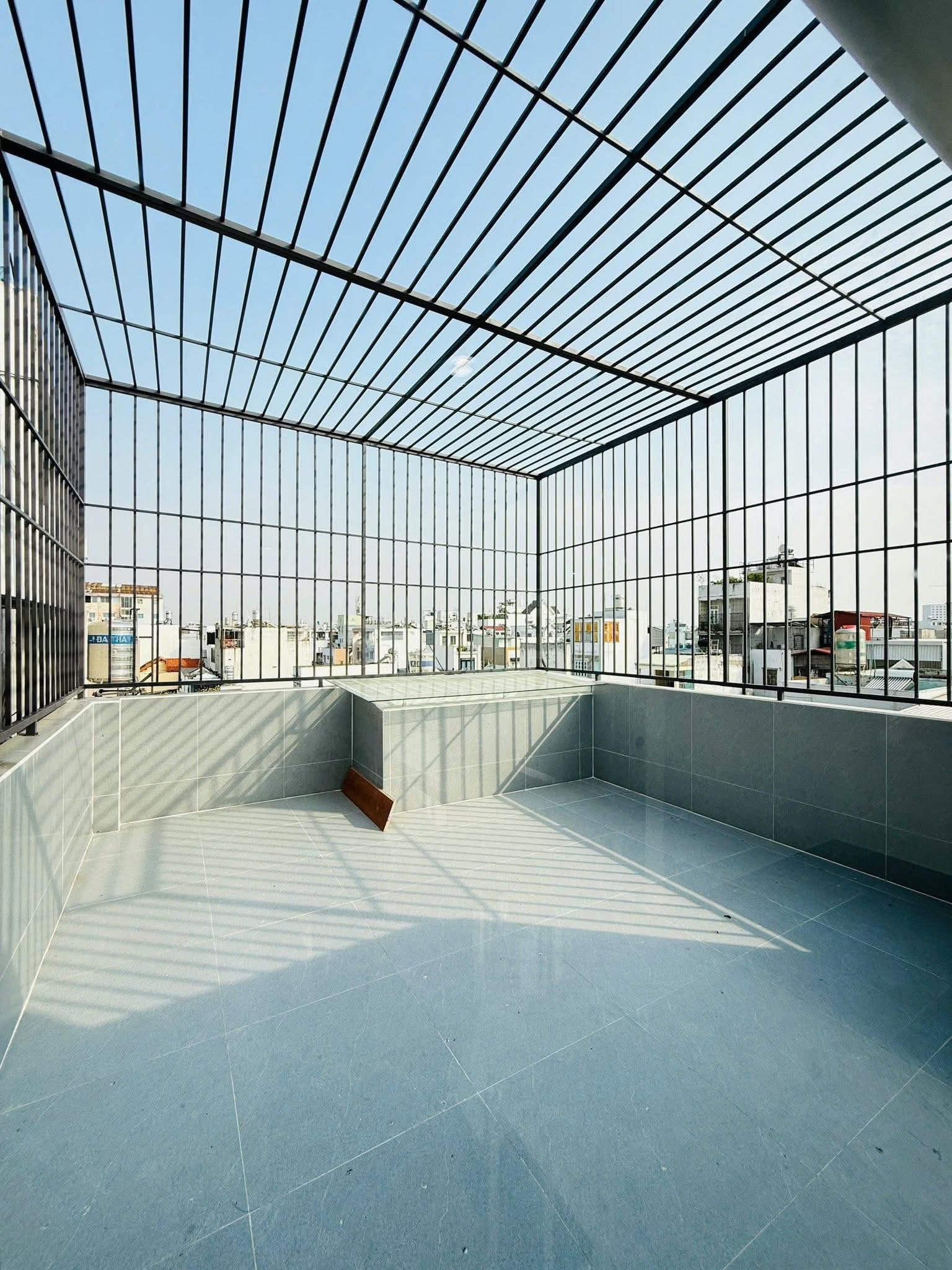 Bán nhà hẻm xe tải 52m2, 5 tầng, 4 ngủ ngay Emart