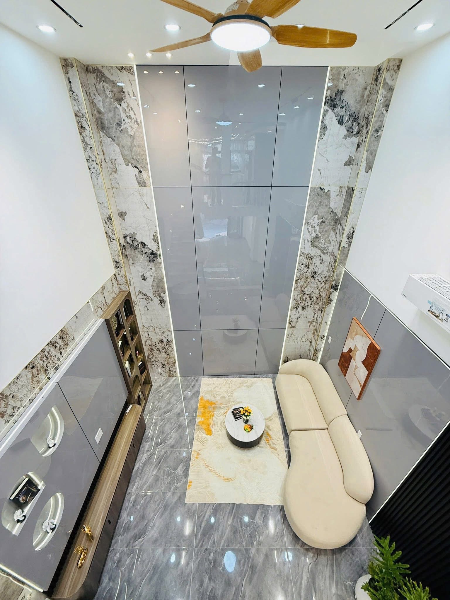 Bán nhà hẻm xe tải 52m2, 5 tầng, 4 ngủ ngay Emart