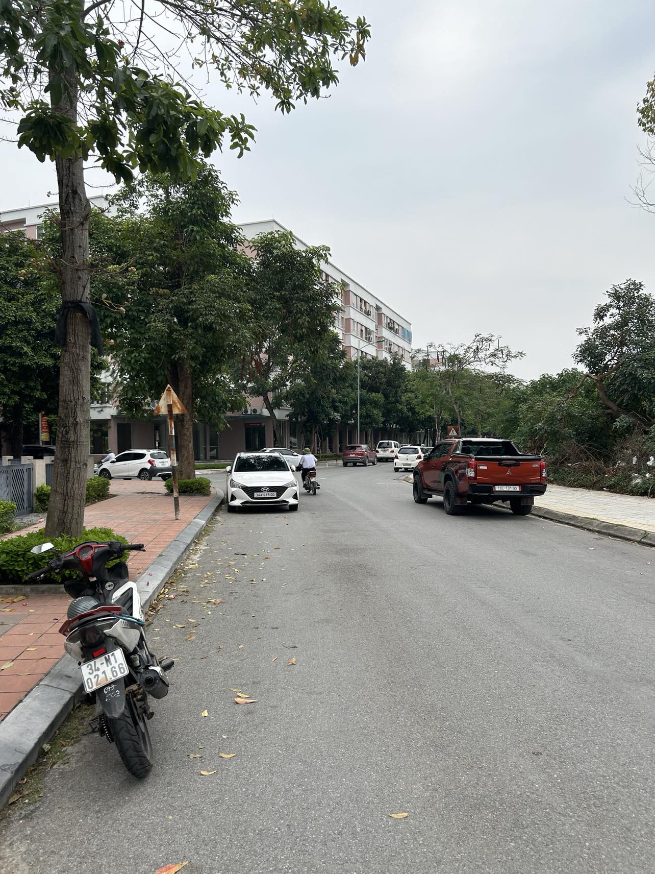 Cho thuê xưởng thị trấn Trâu Quỳ, Gia Lâm 100m2 đường 15m có gác xép, vỉa hè rộng