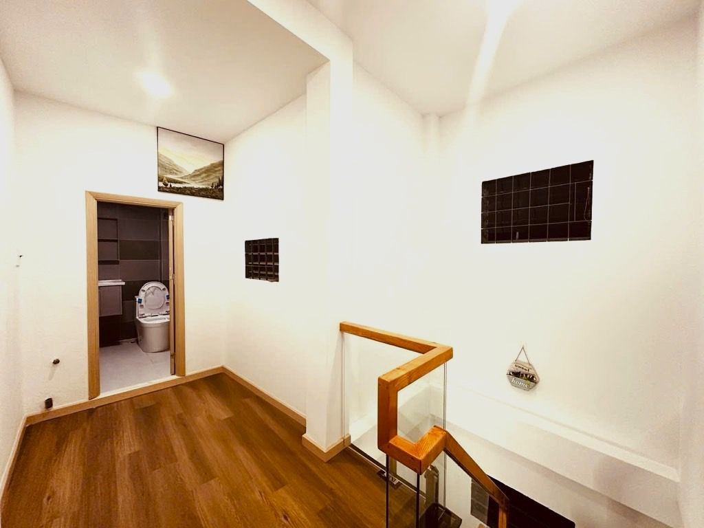 Căn góc Nguyễn Trọng Tuyển – 2 mặt thoáng, 3 phút sân bay, nhà 3 tầng ở rất sướng