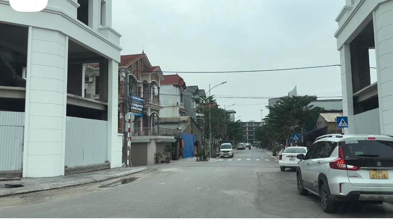 Cho thuê xưởng thị trấn Trâu Quỳ, Gia Lâm 100m2 đường 15m có gác xép, vỉa hè rộng