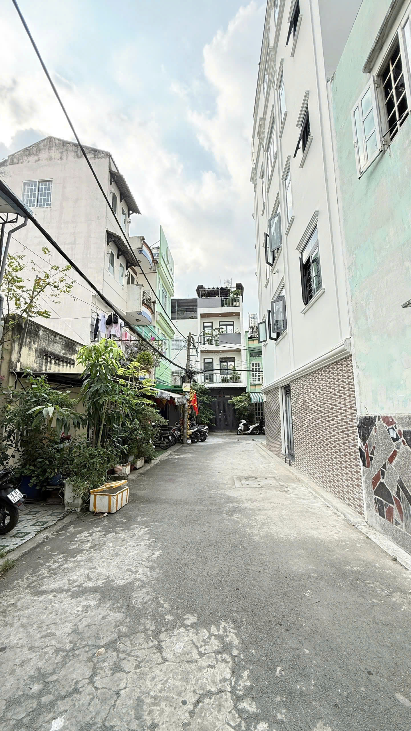 Nhà hẻm 6m đường Hòa Bình, 34m2, 2 tầng mới đẹp, tiện ở ngay, chỉ 5.2 tỷ