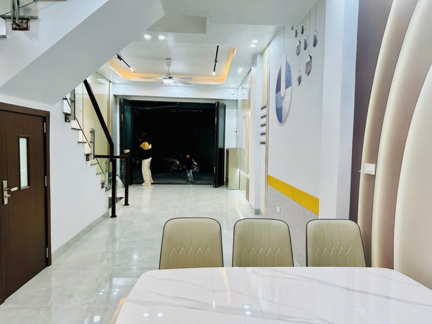 Bán căn nhà 4 tầng ngõ phố Nguyễn Trãi, Thành Đông, Hải Phòng, 45m2, ngang 4.1m, lô góc, gara