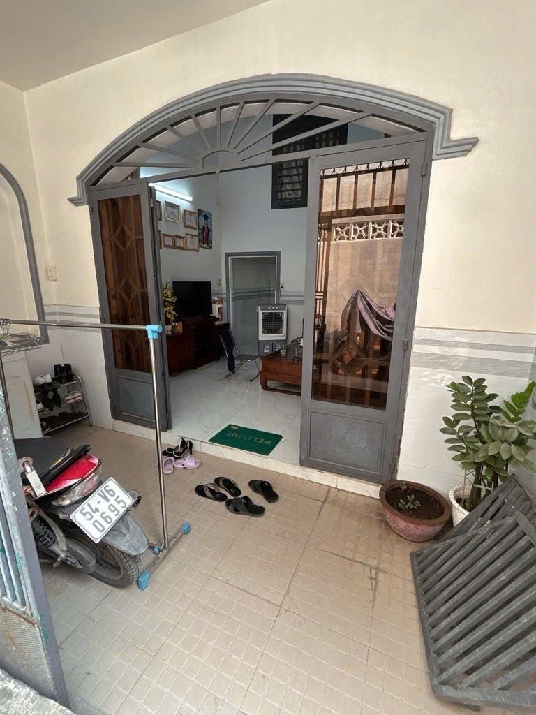 Bán nhà hẻm xe hơi đường Nguyễn Văn Quá, Tô Ký, quận 12, 41m2 dọn vào ở ngay