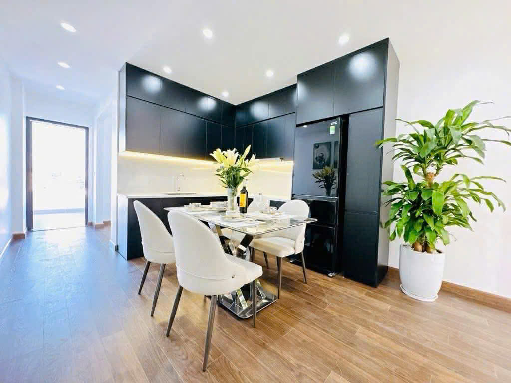 Cho thuê nhà Dương Văn Bé, Hai Bà Trưng nhà đẹp, thang máy 45m2 x 5 tầng giá 16 triệu/tháng