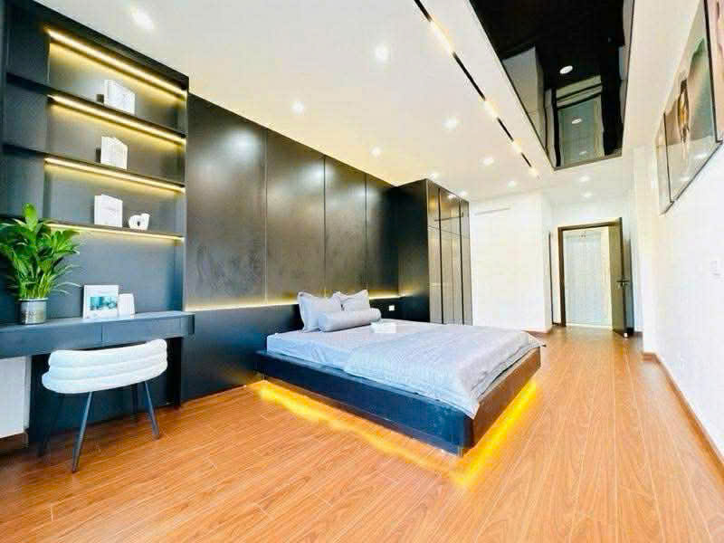 Cho thuê nhà Dương Văn Bé, Hai Bà Trưng nhà đẹp, thang máy 45m2 x 5 tầng giá 16 triệu/tháng
