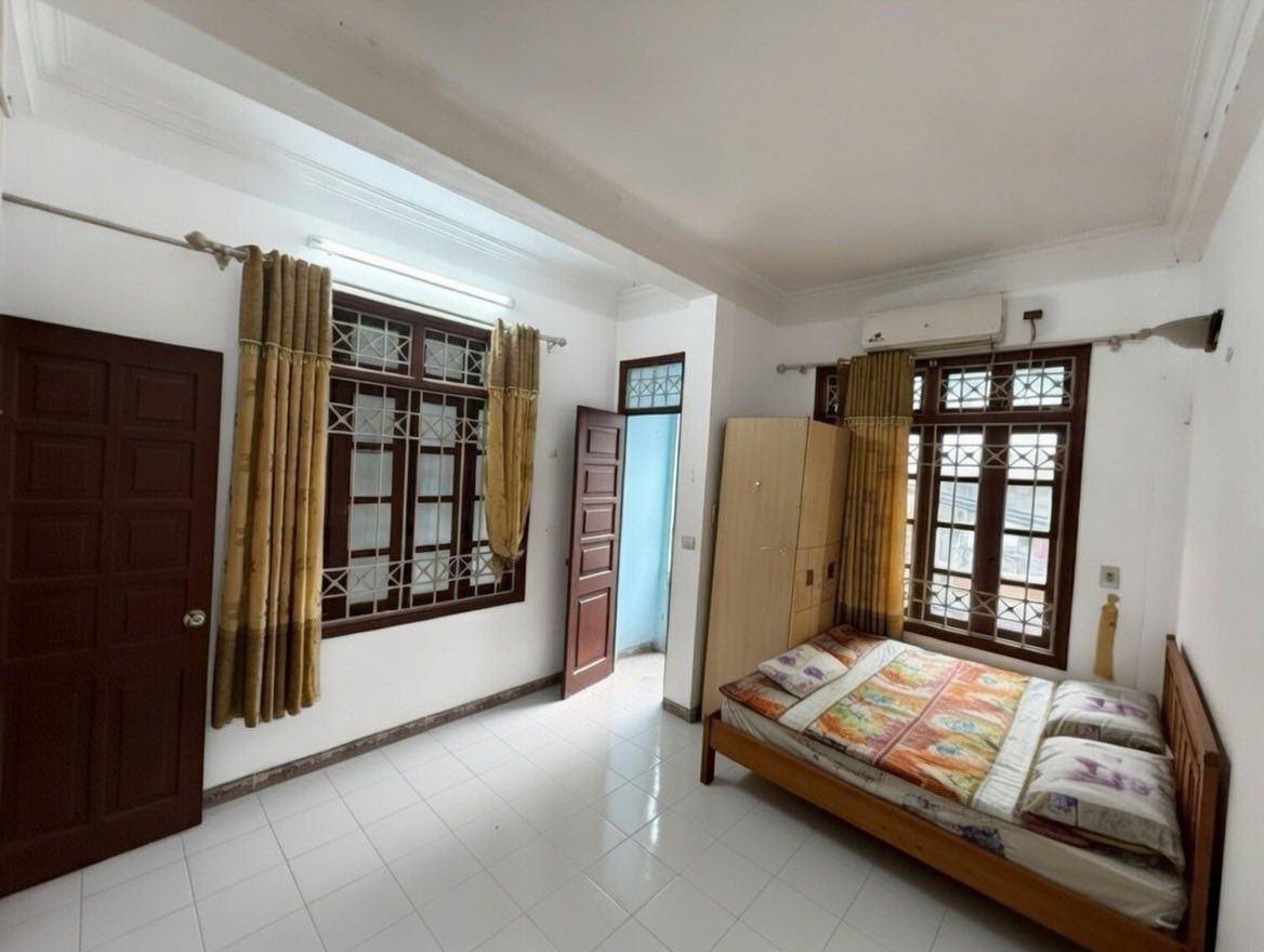 Nhà 3 tầng, cầu thang giữa, công năng cực hợp lý