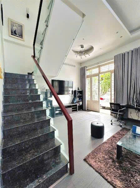 Cần bán gấp nhà hẻm 220 Nguyễn Văn Khối ngang 10.2m 235m2 tiện xây biệt thự ngay Làng Hoa 24 tỷ