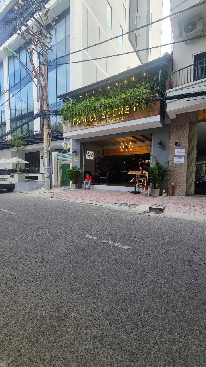 Bán nhà mặt tiền đường Trần Quang Khải