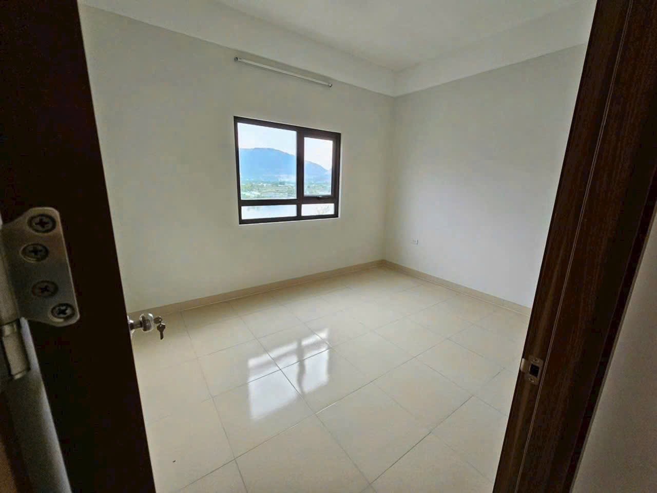 Hàng hiếm bán căn hộ chung cư SSH07-HQ1, view sông mát mẻ, đã có sổ hồng