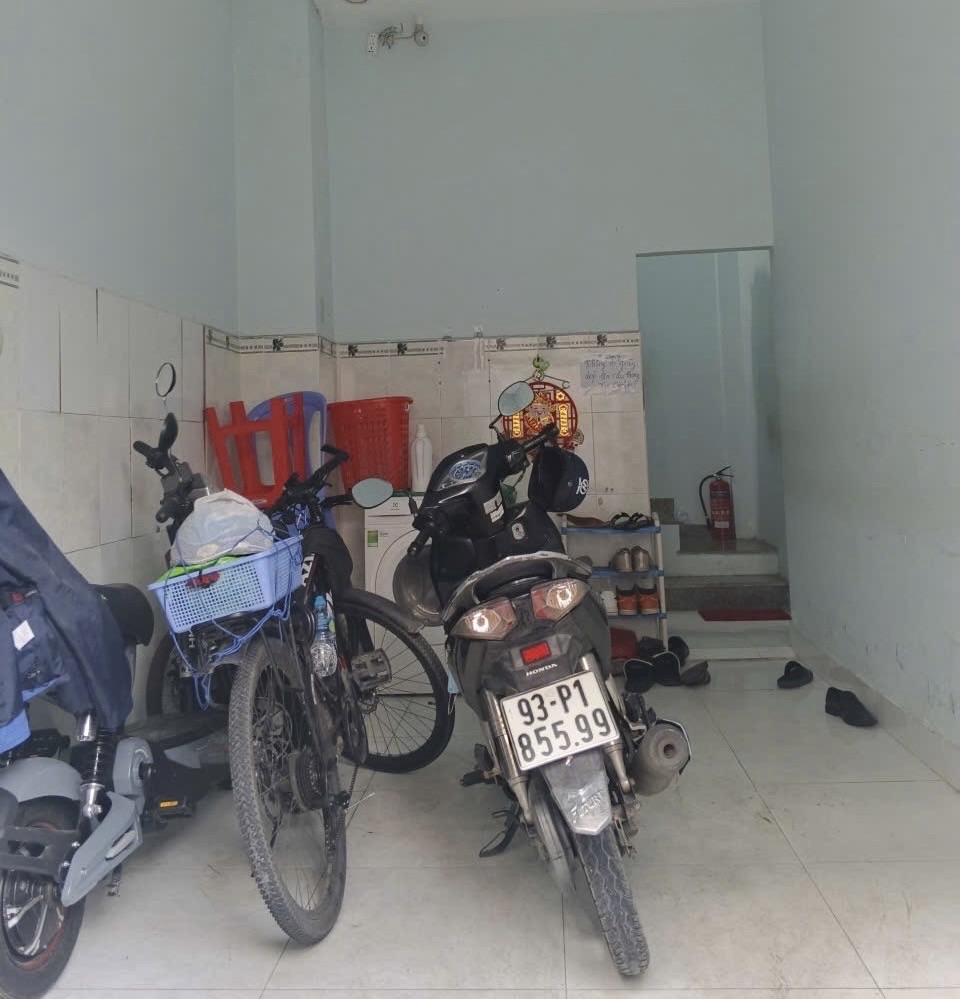 Nhà Đỗ Xuân Hợp 3 lầu, giá 4,95 tỷ sát mặt tiền, hẻm 3m, ngang 6,4m