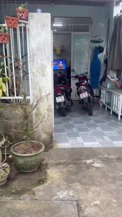 Nhà kiệt Huyền Trân Công Chúa, Ngũ Hành Sơn, Đà Nẵng. Hướng Đông, kiệt ô tô