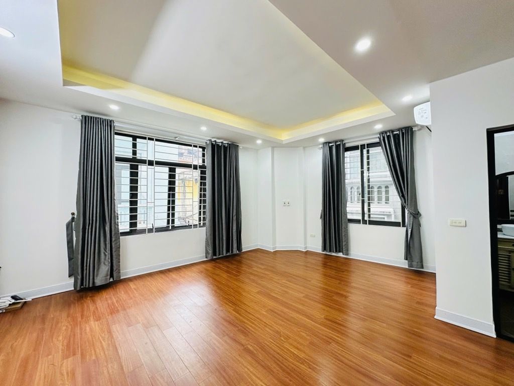 Lô góc - nhà đẹp Ba Đình - 52m2 - 5 tầng - mặt tiền khủng 5.6m - ngõ thoáng - 12 tỷ